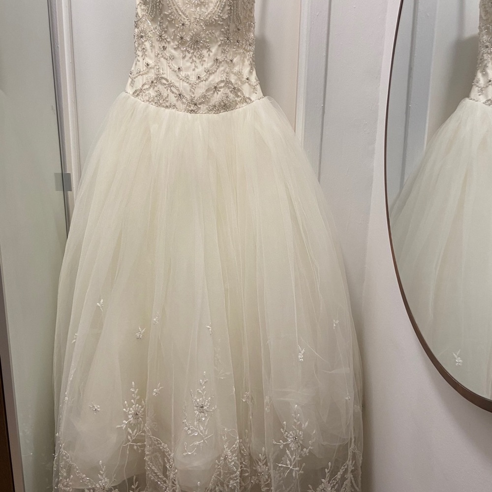 Wedding gown (pre-owned)